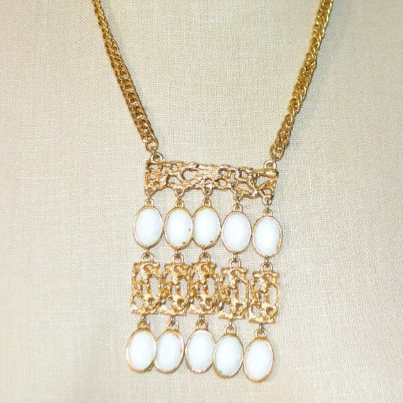 Etruscan Style White Lucite Gold Tone Bar Tassel - Picture 1 of 8